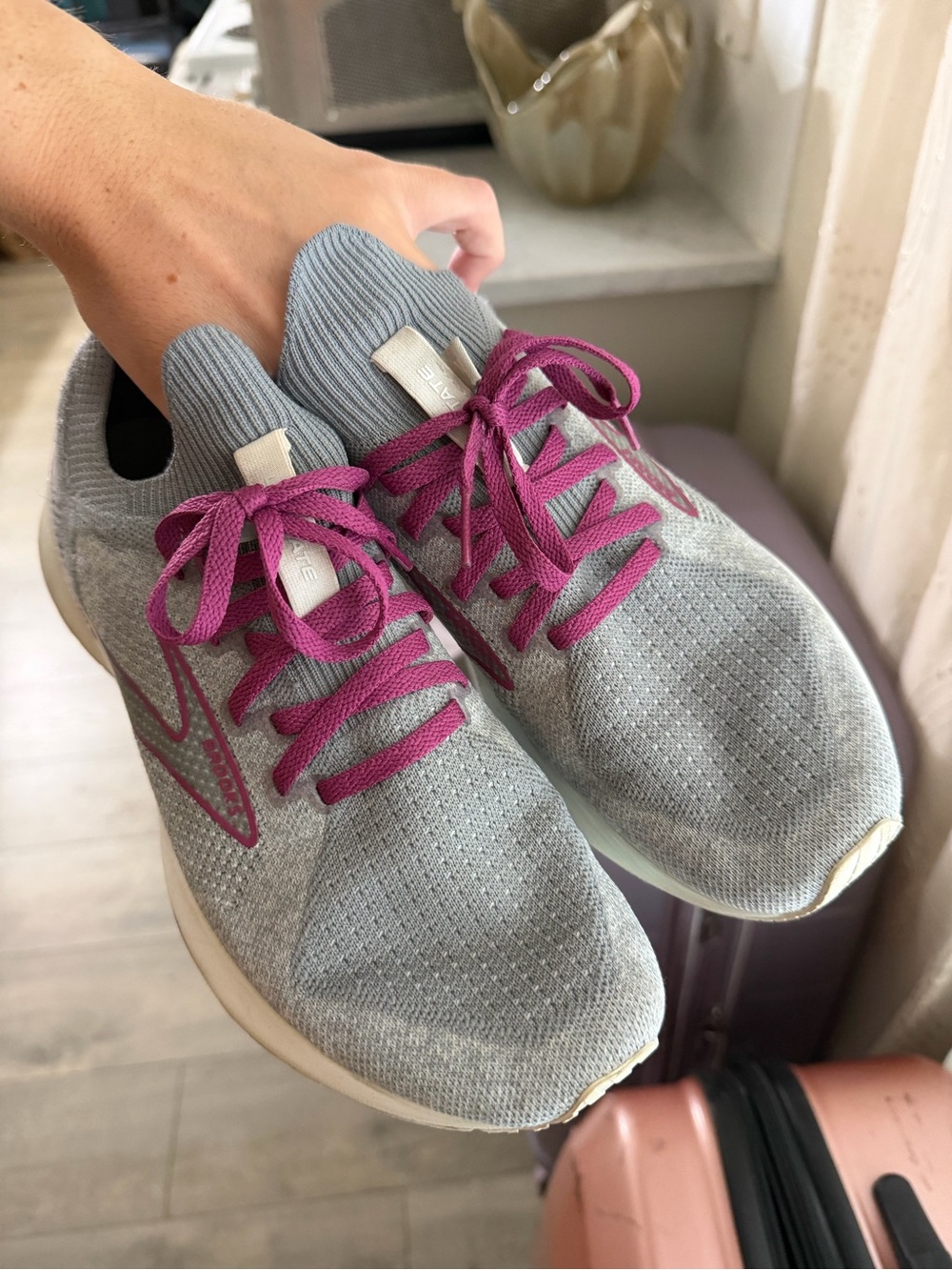 Brooks Levitate 5.0 Light Gray Knit Women's Sneakers with Fushia Accents